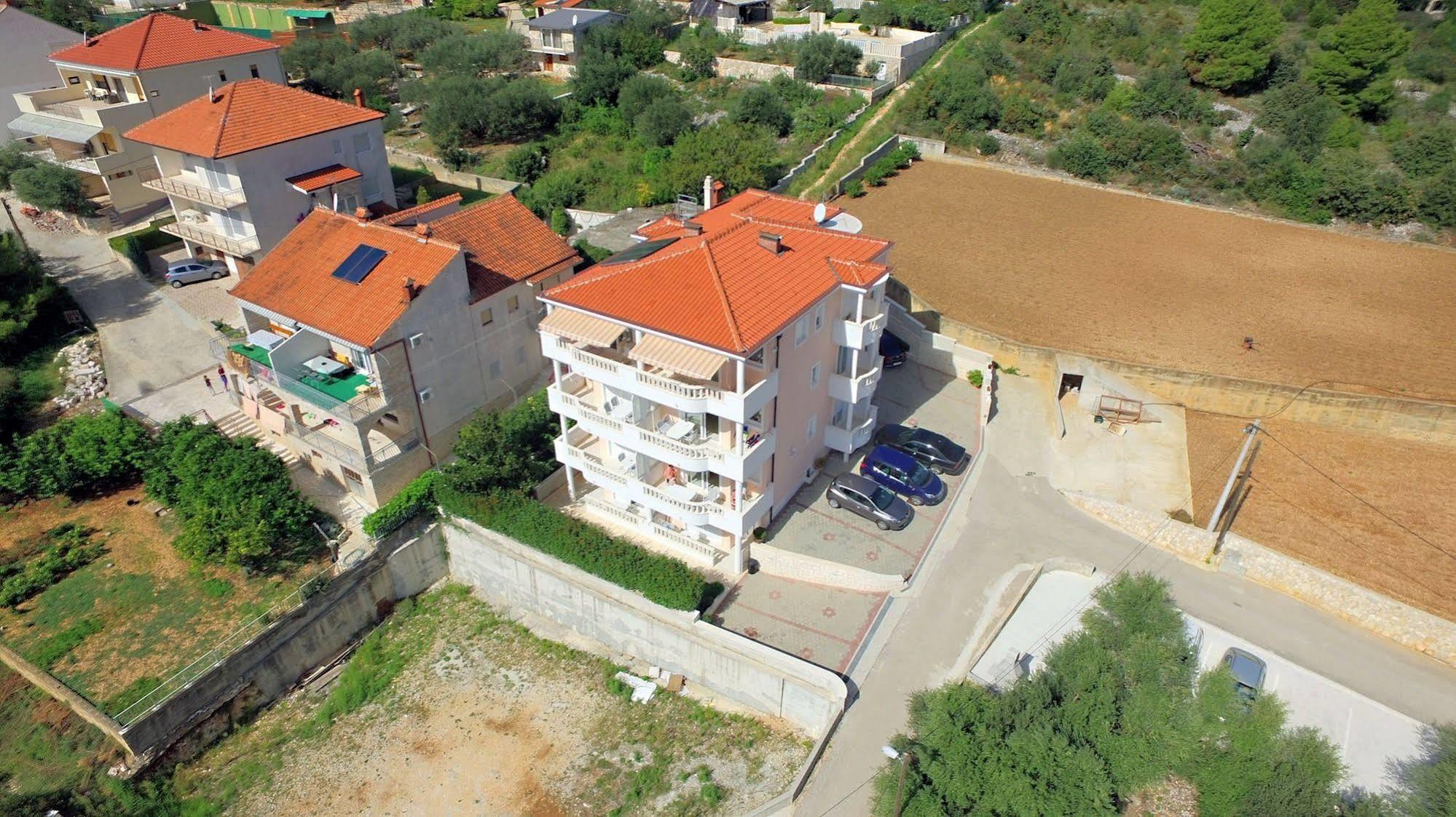 Apartments Barbara Trogir Exterior photo